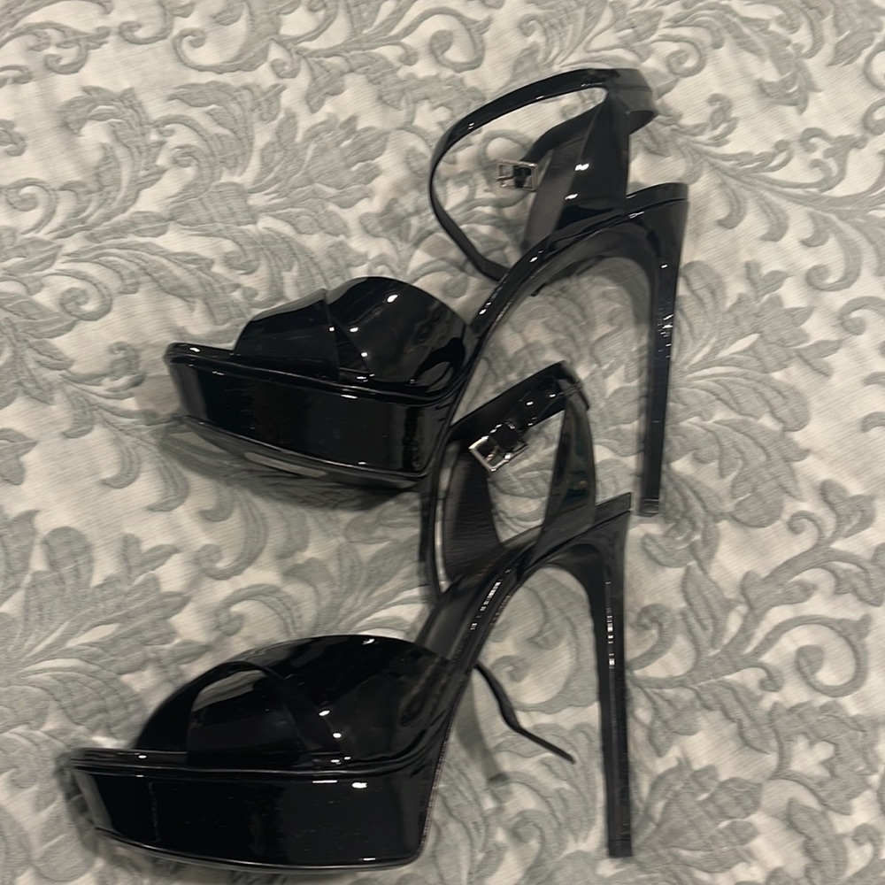 Stunning saint laurent patent heels